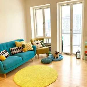  Homestay Cute Pug Guest Denmark
